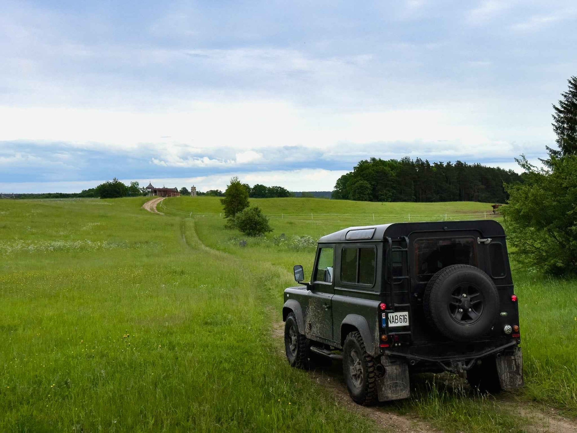 TARP ŽIRGŲ (ilgis: 9km, Riešė)